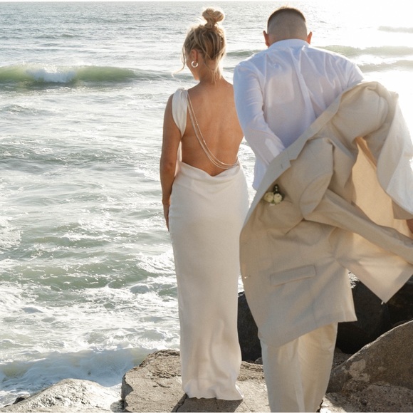 Pierre Gown in Blanc - Picture 5 of 7